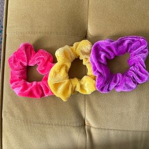 Plush Neon Scrunchie Set💖💛💜